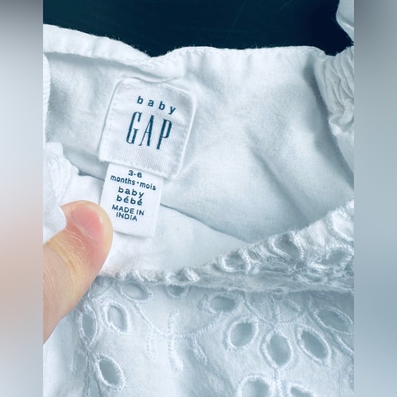 Baby Gap -Baby Eyelet Set - 3/6 months - Picture 3 of 5